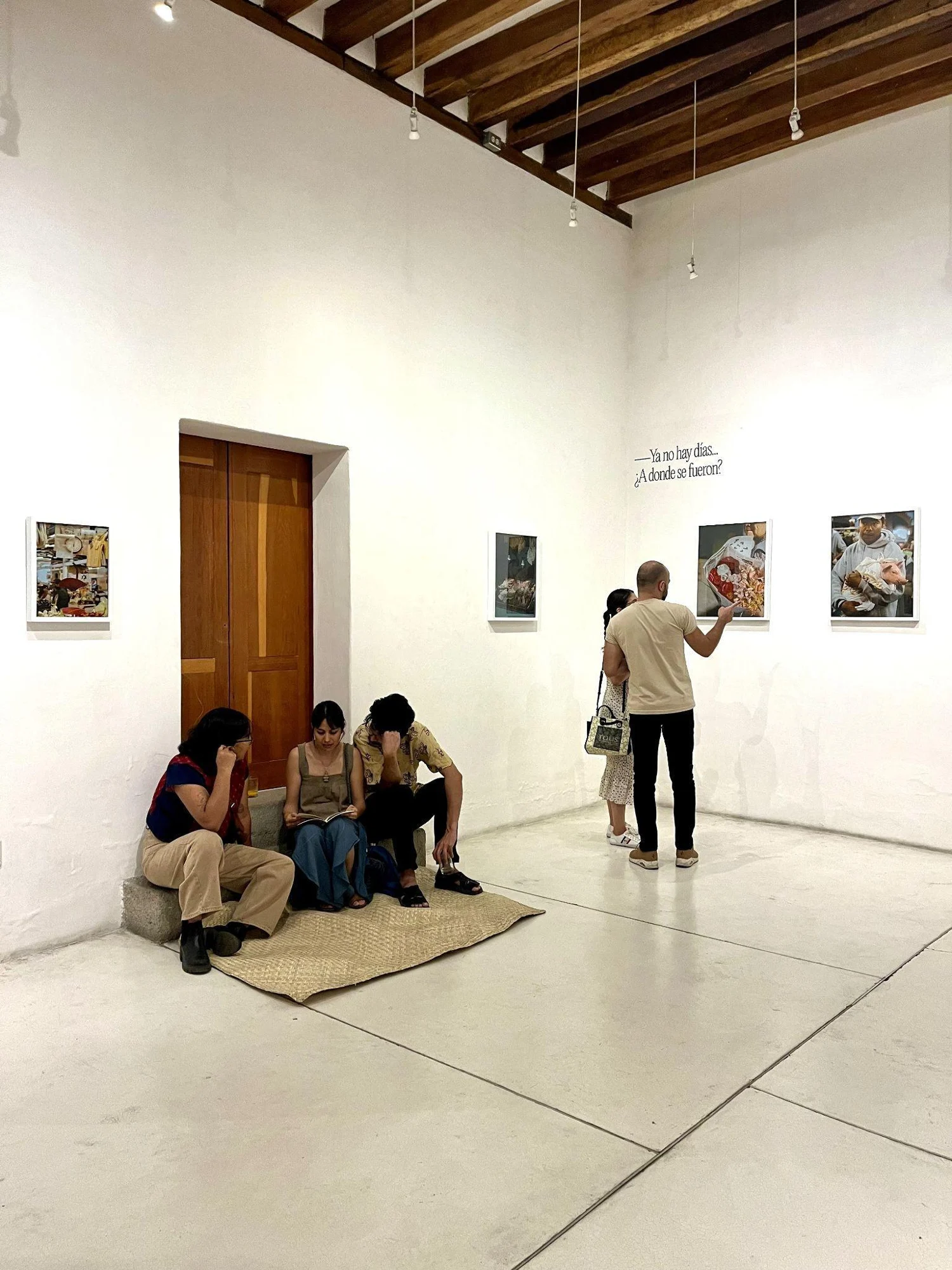 Aquí estamos en el centro de los días — vista del proyecto